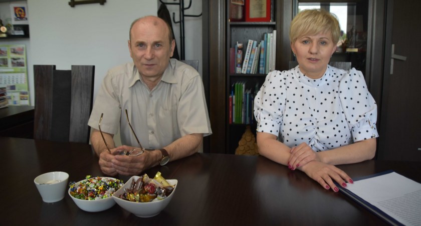 Włodarz Jarosław Trojan oraz zastępca wójta, Renata Kostrzycka podkreślają, że gmina Osjaków chce inwestować w działania proekologiczne związane z ochroną środowiska fot.: Katarzyna Cieślik 