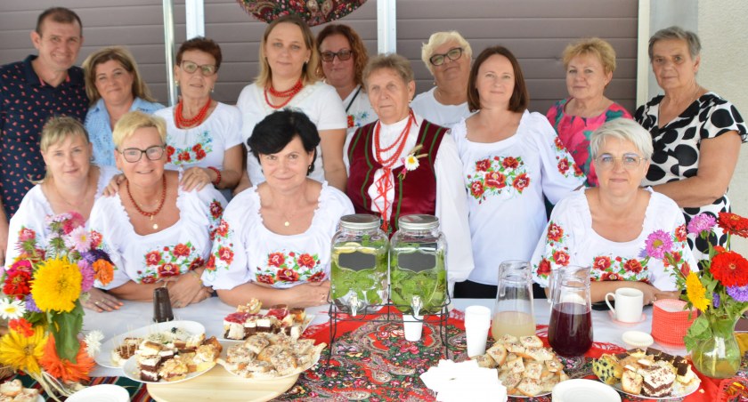 Zdjęcia z Dożynek Parafialnych w Lipniku, w gminie Siemkowice
