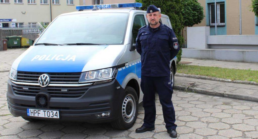 W aucie służbę może pełnić jednocześnie pięciu funkcjonariuszy, a w tylnej części pojazdu jest miejsce dla dwóch zatrzymanych  fot.: KPP Wieluń 