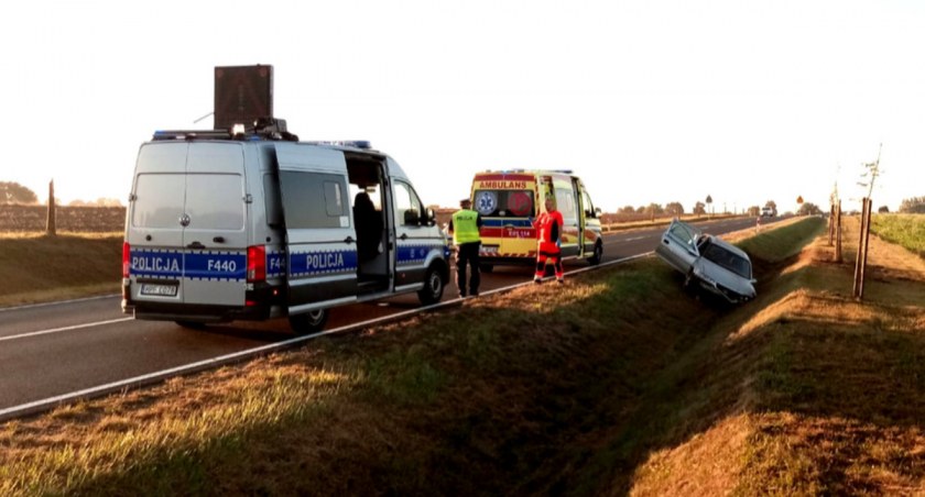 Na zdjęciu miejsce, w którym samochód wjechał do rowu / Fot. KPP Piotrków Trybunalski