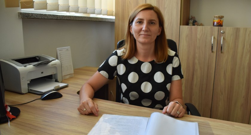 Justyna Matuszczyk rozpoczyna swoją kadencję z konkretnymi planami, wśród których jest m.in. powstanie przy szkole boiska z prawdziwego zdarzenia, czy uruchomienie zajęć dodatkowych, co już się zadziało / fot.: Katarzyna Cieślik