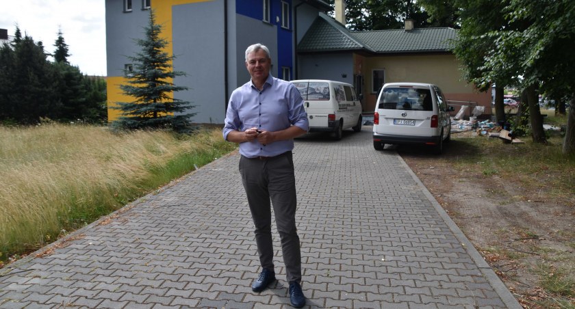 Wójt Tomasz Stolarczyk zapewnia, że prace budowlane w żłobku przebiegają zgodnie z założeniami fot.: Katarzyna Cieślik