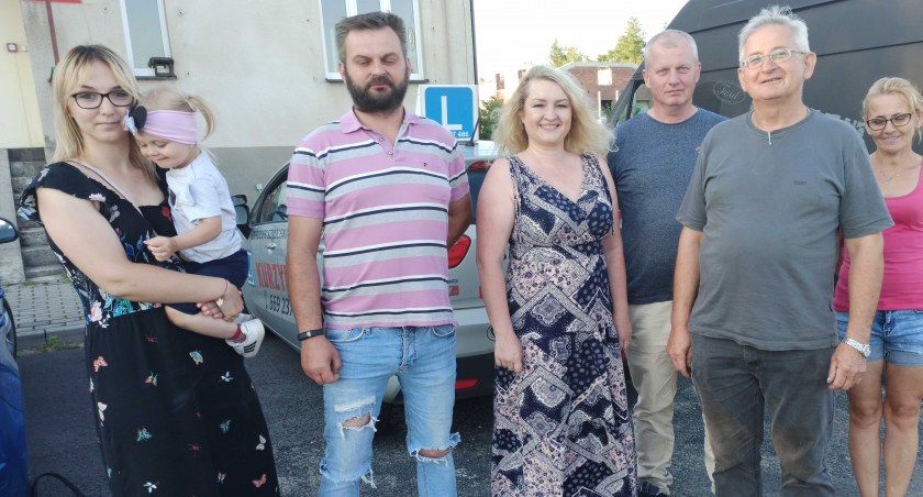 - W Internecie pełno krytycznych komentarzy, odnoszących się zarówno do tempa, jak i sposobu prowadzenia prac na powiatówce w Drobnicach. Jednak na spotkanie oprócz organizatora i jego żony przyszli tylko samorządowcy.  Fot.: Magdalena Lizurej