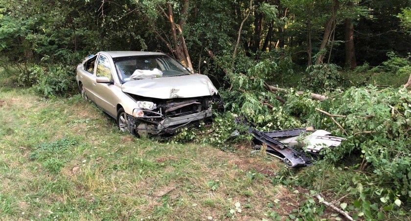 Osobowe volvo zostało znacznie uszkodzone, na szczęcie nikt nie odniósł obrażeń fot.: Damian Śpich