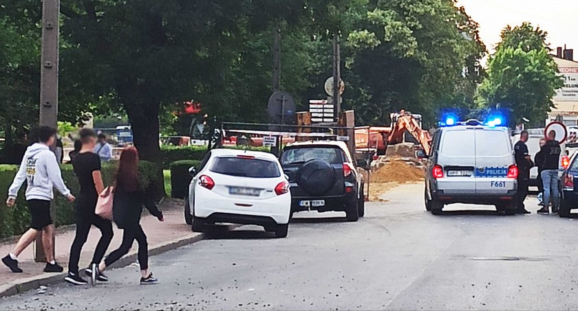 Jak przyznaje st. asp. Katarzyna Grela, rzecznik wieluńskich policjantów, mundurowi często są informowani o zakłócaniu ciszy przy ul. Krakowskie Przedmieście. Bywa, że w tym rejonie dochodzi do rękoczynów  fot.: Magdalena Lizurej