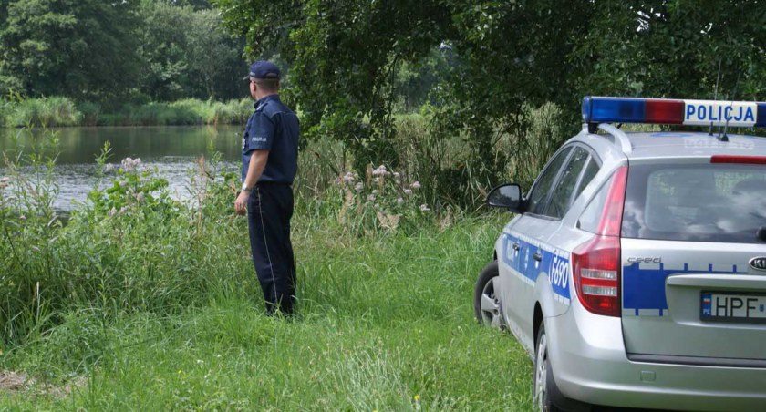 - W ciągu kilku miesięcy odnaleziono w zbiornikach wodnych na terenie gminy Galewice dwa ciała. W Okoniu w wodzie zginął 63-latek, w Biadaszkach 65-latek. fot.: arch. KPP w Wieruszowie