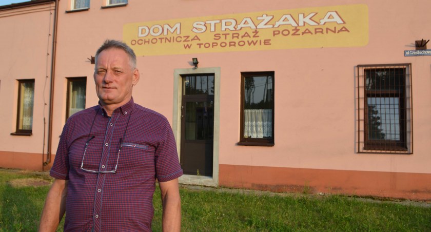Termomodernizacja sprawi, że nasza remiza zmieni również swój wygląd zewnętrzny – mówi z zadowoleniem prezes Krzysztof Kurpet   fot.: Elżbieta Wodecka  