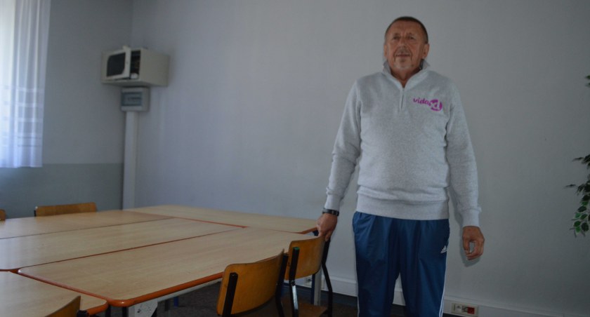 Już niedługo pomieszczenie to zmieni swój wygląd – cieszy się Józef Spodymek. - Będą tu też nowe stoły i krzesła  fot.: Elżbieta Wodecka 