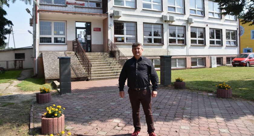Wójt Mariusz Mielczarek przyznaje, że budynek urzędu również potrzebuje już odświeżenia fot.: Katarzyna Cieślik