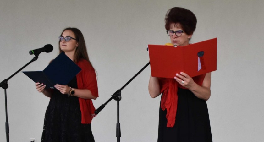 Wśród gości wieczoru patriotycznego nie zabrakło samorządowców, przedstawicieli OSP, jak i Komendy Powiatowej Policji w Wieluniu fot.: Katarzyna Cieślik