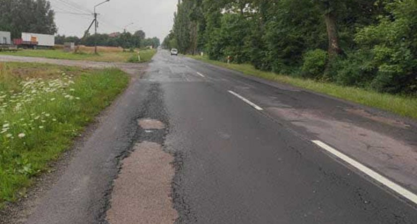 Przebudowa drogi wojewódzkiej na pewno przyczyni się do dalszego rozwoju gminy – uważa wójt Leszek Gierczyk  fot.: Elżbieta Wodecka 