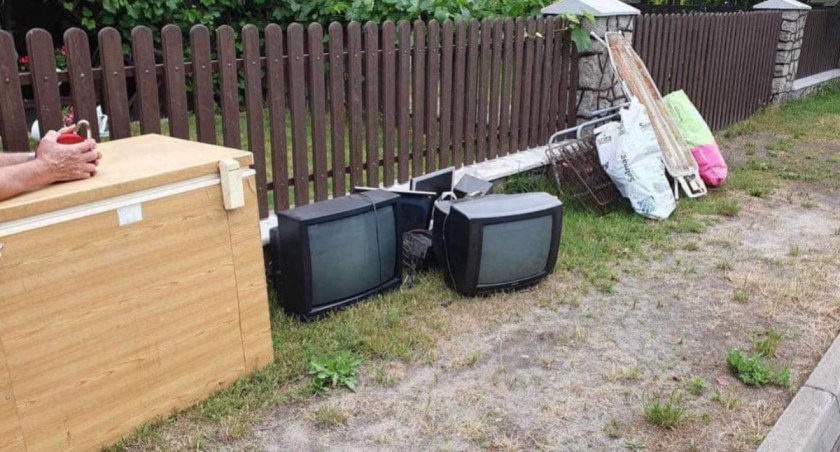 Na zdjęciu elektrośmieci, przyniesione na zbiórkę, którą zorganizowała jednostka OSP w Skomlinie / Fot. Facebook / OSP KSRG Skomlin