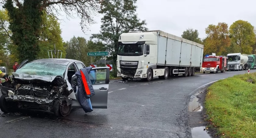 Na zdjęciu miejsce wypadku / Fot. Facebook / Komenda Powiatowa PSP w Pajęcznie