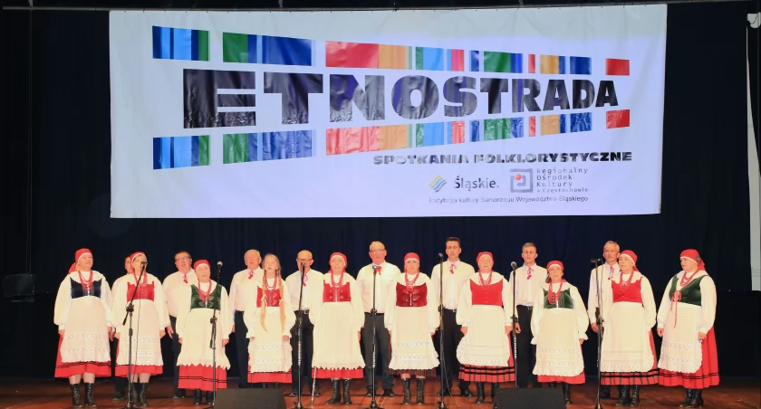 fot.: Sławomir Jodłowski z Regionalnego Ośrodka Kultury w Częstochowie/Zespół Śpiewaczo - Obrzędowy z Ożarowa  