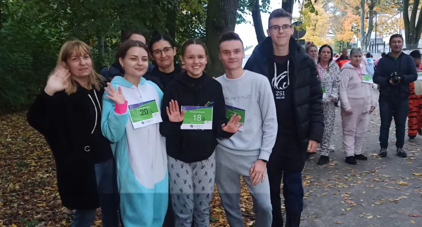 zdjęcie uczestników biegu w piżamach/ fot.: Magdalena Lizurej 