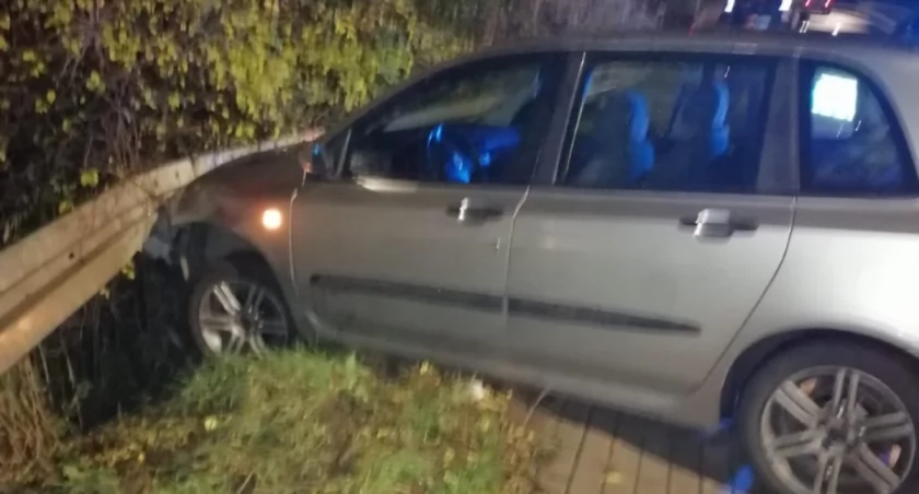 zdjęcie uszkodzonego pojazdu/fot.: arch. KPP w Pajęcznie