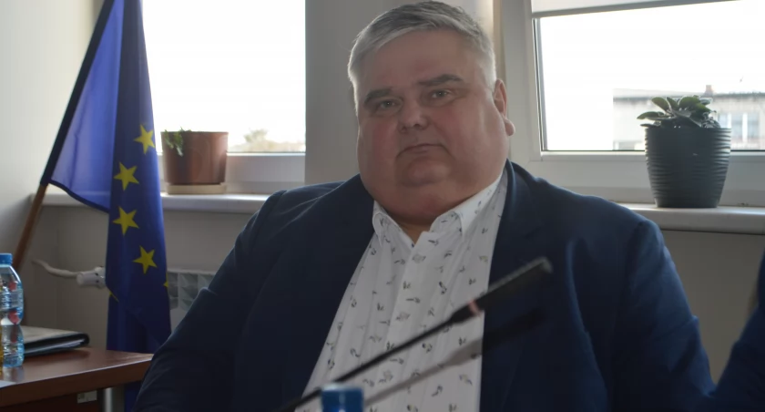 Cieszy mnie ten podjazd, bo to bardzo duże ułatwienie dla osób niepełnosprawnych - mówi wójt Grzegorz Maras/fot.: Ela Wodecka 