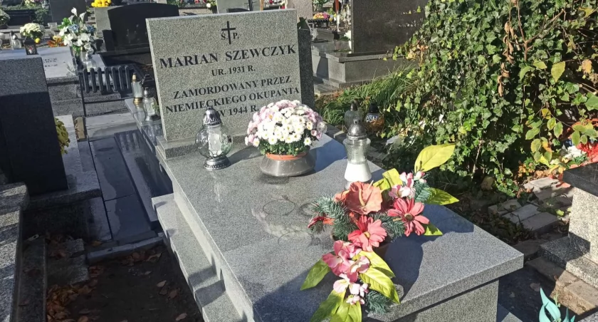 zdjęcie nagrobka Mariana Szewczyka/fot.: Magdalena Lizurej