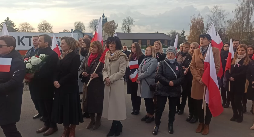 zdjęcie uczestników powiatowych obchodów Narodowego Dnia Niepodległości/fot.: Magdalena Lizurej
