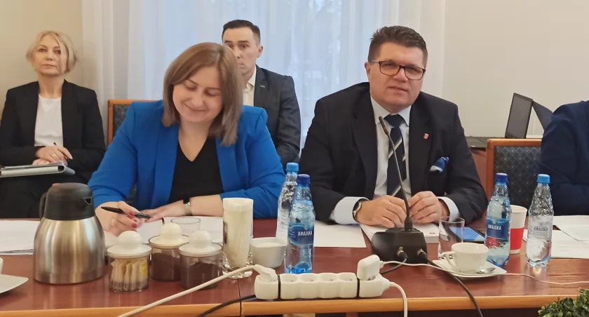 zdjęcie skarbnik gminy Wieluń oraz burmistrza Wielunia/fot.: Magdalena Lizurej