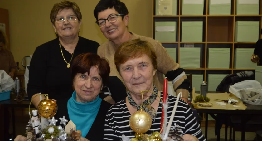 Panie seniorki wyczarowywały na warsztatach prawdziwe cudeńka/fot.: Ela Wodecka 