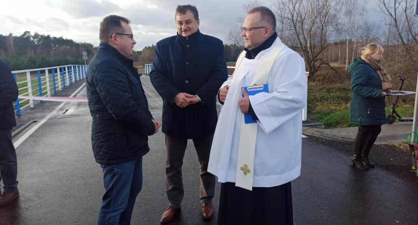zdjęcie z otwarcia mostu w Małej Wsi/fot.: Magdalena Lizurej