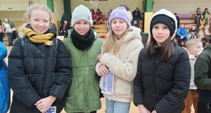 zdjęcie uczestników charytatywnego koncertu w Pajęcznie/fot.: Magdalena Lizurej