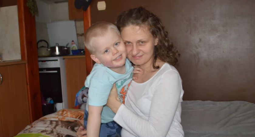Ewelina Owczarek robi wszystko, aby skutki oparzenia na twarzy synka były jak najmniej widoczne/fot.: Ela Wodecka, archiwum prywatne 