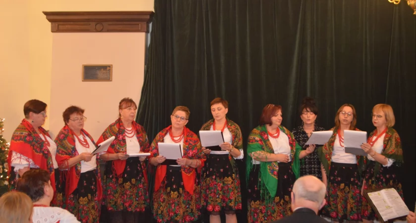 Wiązankę skocznych kolęd zaprezentował zespół z Czarnożył/fot.: Ela Wodecka  