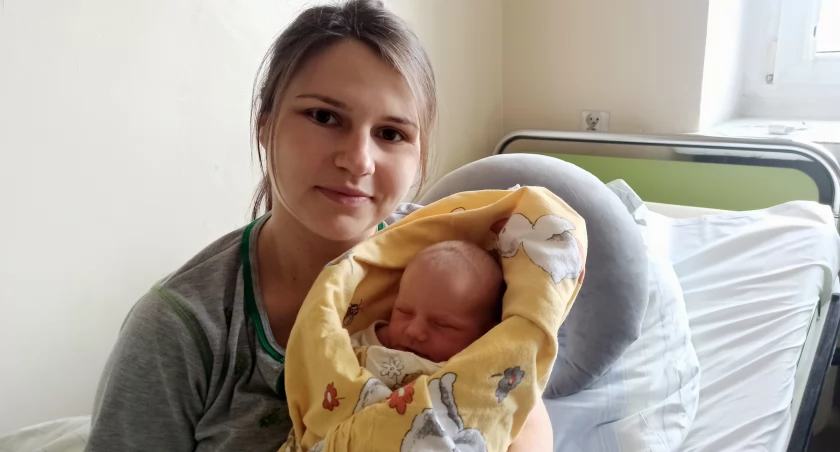 zdjęcie Laury Rosińskiej z mamą/fot.: Magdalena Lizurej