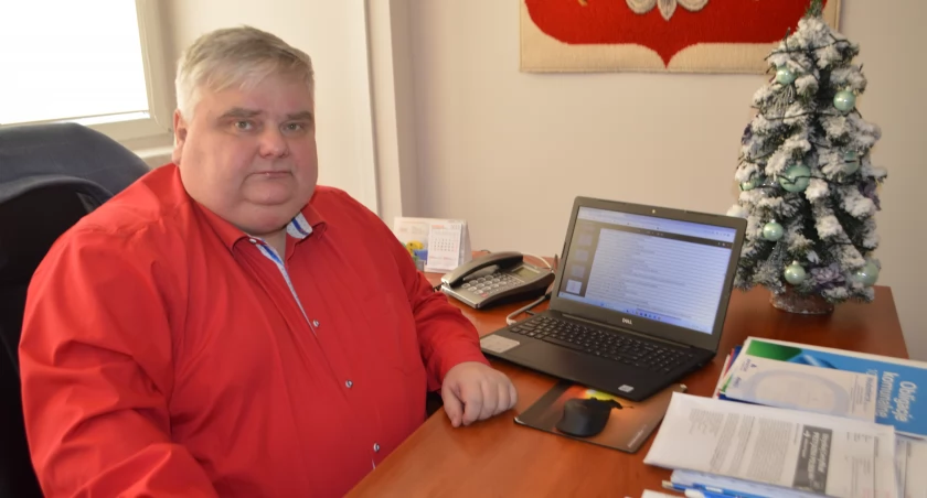 Żeby mniej płacić za energię, chcemy jak najszybciej przeprowadzić wymianę oświetlenia ulicznego - mówi wójt Grzegorz Maras/fot.: Ela Wodecka 
