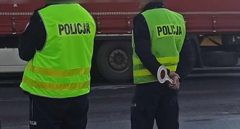 zdjęcie policjantów/fotografia poglądowa/fot.: Magdalena Lizurej