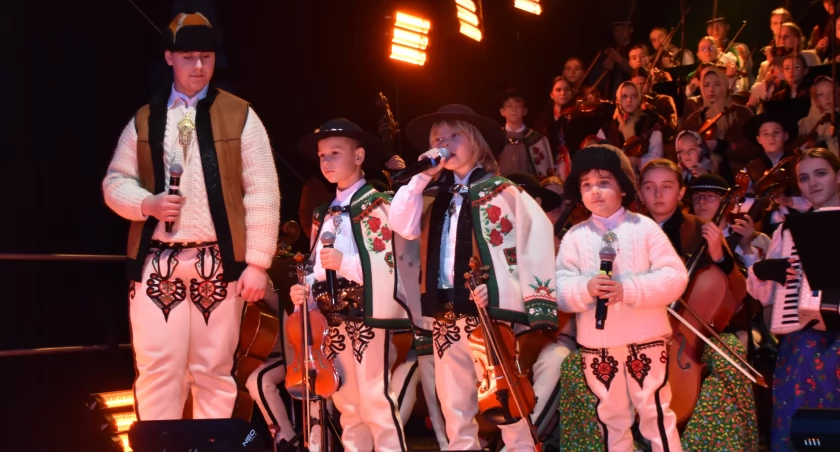zdjęcie członków grupy Mała Armia Janosika/fot.: Magdalena Lizurej