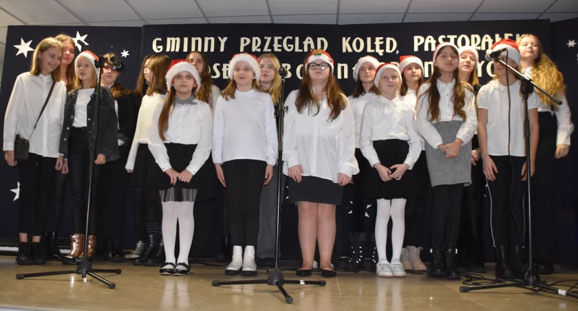zdjęcie uczestników przeglądu kolęd/fot.: Magdalena Lizurej
