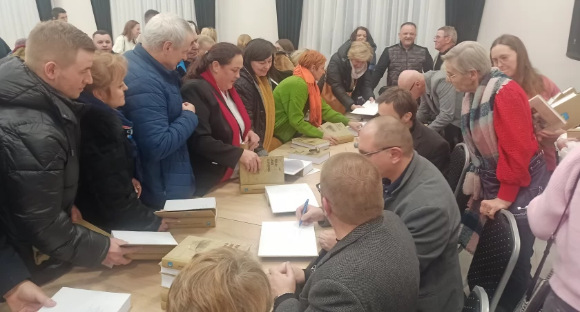zdjęcie mieszkańców podczas spotkania promującego 