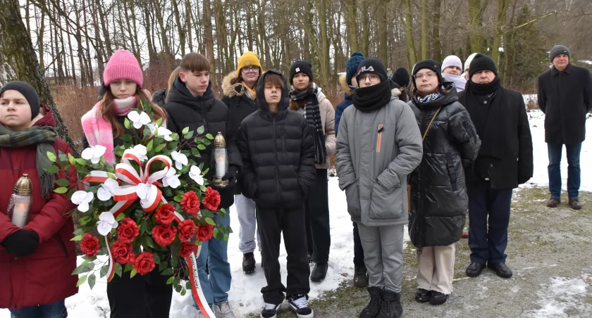 zdjęcie uczestników obchodów 161. rocznicy wybuchu powstania styczniowego/fot.: Magdalena Lizurej