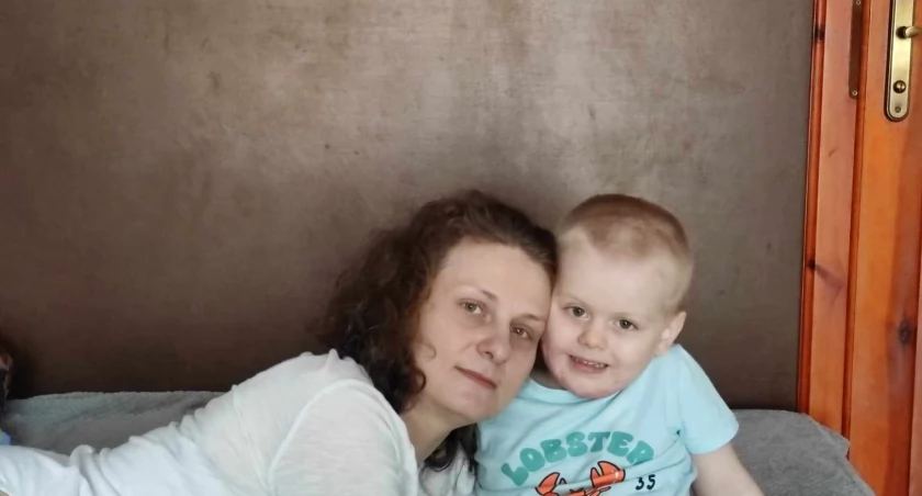 Trzyletni Łukaszek i jego mama cały czas dzielnie walczą ze skutkami poparzeń/fot.: Ela Wodecka/archiwum prywatne 