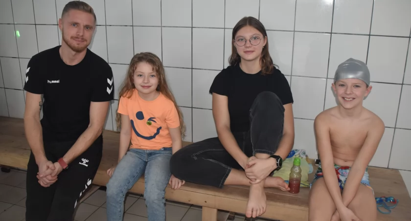 zdjęcie podczas zawodów water challenge na krytej pływalni w Wieluniu/fot.: Magdalena Lizurej