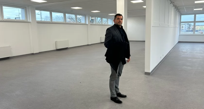 zdjęcie burmistrza Pajęczna, Piotra Mielczarka, w MOK-u/fot.: arch. UM w Pajęcznie 