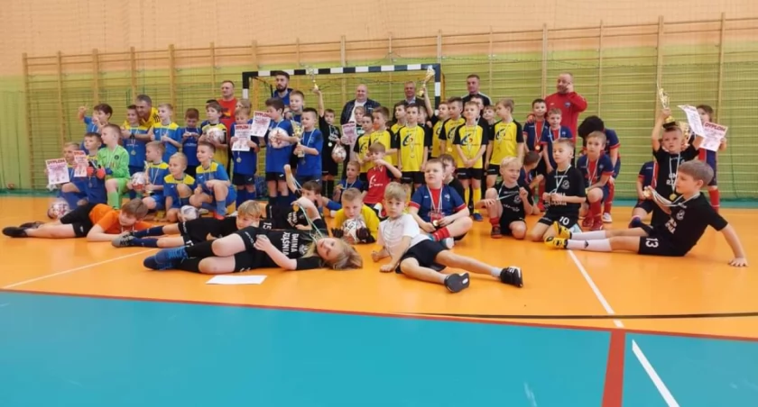 Na zdjęciu uczestnicy turnieju CZARNI CUP/źródło: LKS CZARNI RZĄŚNIA 