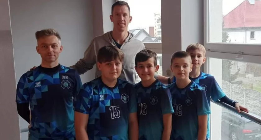 Na zdjęciu drużyna chłopców/źródło: Szkoła Podstawowa w Rudzie 