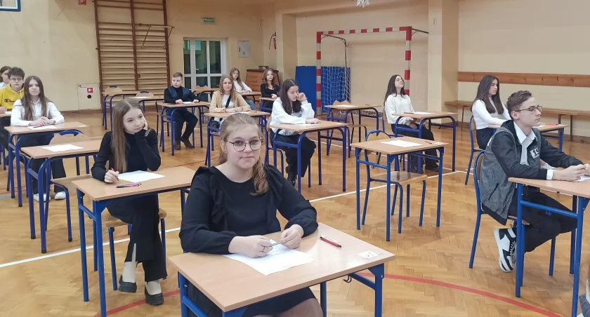 uczniowie, którzy pisali dyktando/fot.: Magdalena Lizurej