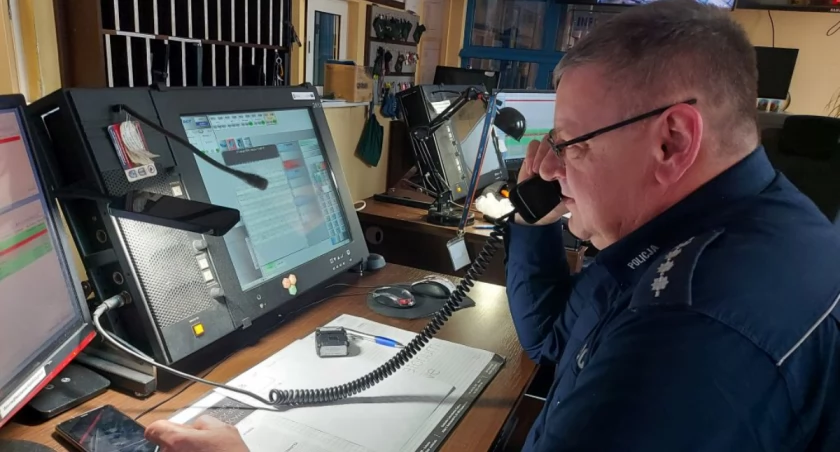 Na zdjęciu asp. sztab. Jan Adamczyk z Komendy Powiatowej Policji w Bełchatowie. Dzięki jego postawie udało się uratować mężczyznę / Fot. KPP Bełchatów 