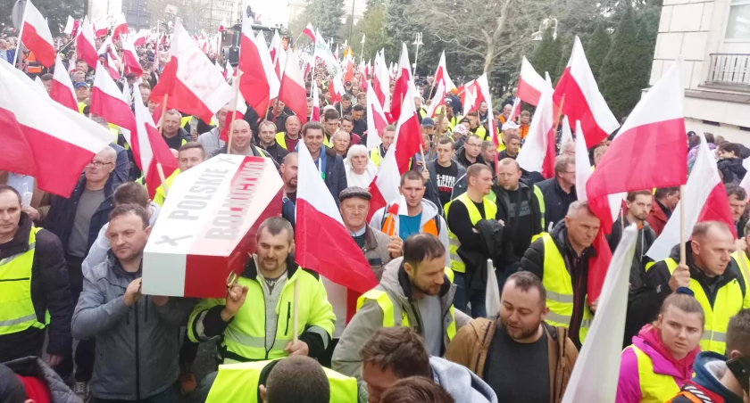 rolnicy podczas protestu w Warszawie/fot.: J. Mitka