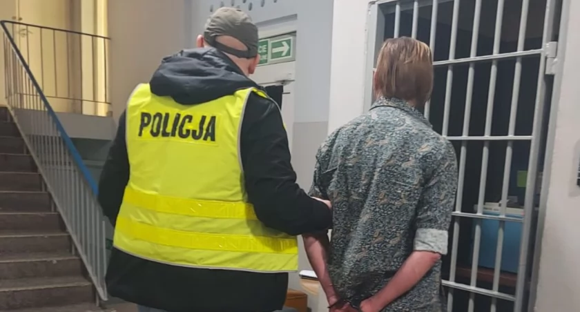 Na zdjęciu moment zatrzymania mężczyzny / Fot. KPP Wieluń