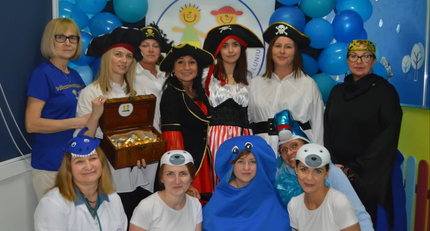 Zaprezentowany w czasie dnia otwartego teatrzyk, miał tematykę morską. Zagrały w nim, odpowiednio przebrane, nauczycielki przedszkola/fot.: Ela Wodecka  