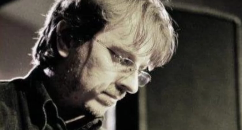 fot.: W najbliższy czwartek, 7 marca, w mokrskim dworku odbędzie się koncert z okazji Dnia Kobiet. Piosenki o paniach śpiewać będzie Artur Szczęsny/fot.: archiwum prywatne  
