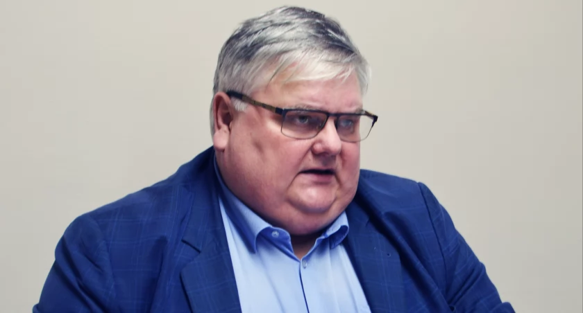 Na zdjęciu Grzegorz Maras, wójt gminy Skomlin