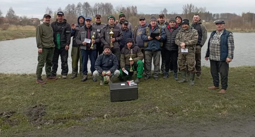 Na zdjęciu zawodnicy biorący udział w Grand Prix Koła PZW Pajęczno fot. PZW Pajęczno 