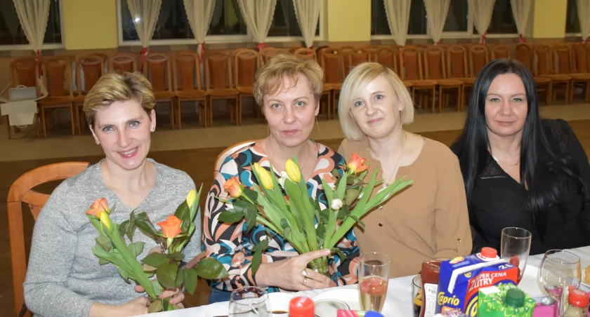 zdjęcie pań, które biesiadowały z okazji Dnia Kobiet we Wrońsku/fot.: Magdalena Lizurej